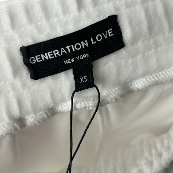 🆕Generation Love New York Britt White Soft Velour Shorts Choose Love - Picture 6 of 8